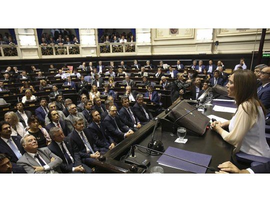 La gobernadora en el inicio del año legislativo en Provincia.