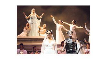Virginia Tola, Paula Almerares y Franco Fagioli, el terceto protagónico del «Orfeo» de Gluck, con puesta de Roberto Oswald, en el teatro Coliseo.