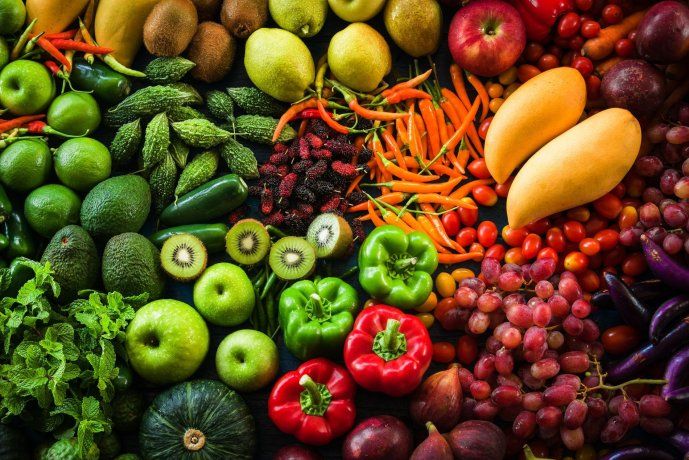 Una dieta basada en frutas y verduras ayuda a combatir el hígado graso.  