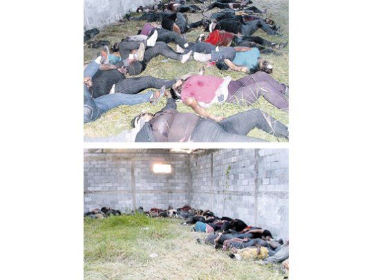 Tras ser hallados en un rancho, los cadáveres de los 72 inmigrantes ejecutados fueron ordenados en un depósito abandonado de la localidad de San Fernando. Buscan entre sus pertenencias cartas o cualquier comprobante que permita identificarlos.