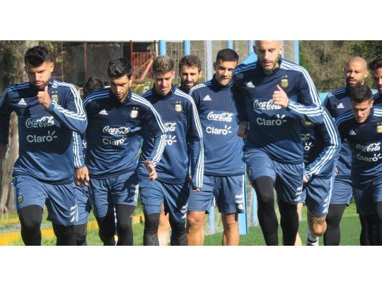 La Selección entrenó y viajó a Uruguay.