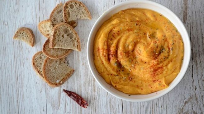 El hummus de calabaza es una de las alternativas más nutritivas del hummus de garbanzos original.