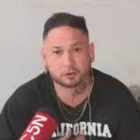 Nicolás peleó con el bondi en movimiento y fue desvinculado de la empresa después de 15 años en servicio. Nicolás peleó con el bondi en movimiento y fue desvinculado de la empresa después de 15 años en servicio.