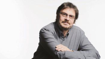 “FELIPE PIGNA. Suma una nueva biografía de Gardel, aunque con distinta mirada”.