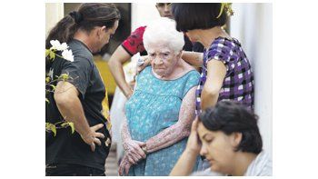 Consternados, familiares y amigos de Oswaldo Payá se reunieron en el que fuera su domicilio en La Habana. El exilio en Miami avaló las dudas sobre el accidente expresadas por los hijos del jefe opositor.