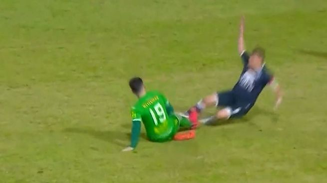 De La Vega entró, pegó y se fue expulsado.