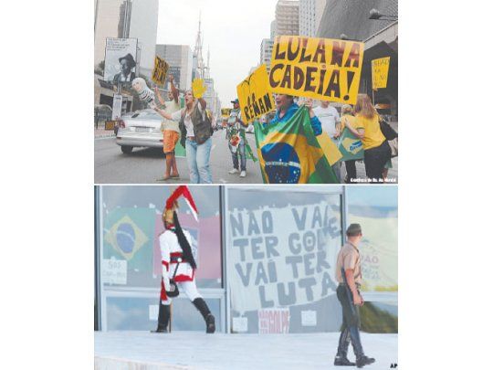 Todo Brasil toma partido sobre el “impeachment” de Dilma Rousseff.  Arriba, un grupo de paulistas salió a protestar al saber que la Cámara de Diputados podía frenar el proceso. Abajo, un cartel contra el “golpe” en el palacio del Planalto de Brasilia.