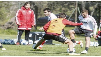 Rompecabezas. Ya sin Alario y con Moreira y Pinola en sus seleccionados, Gallardo tiene que rearmar el once de cara al choque ante Boca.