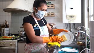 trabajo informal en argentina: el 77% de las empleadas de casas particulares no estan registradas