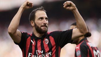en milan descartan la partida de higuain a inglaterra