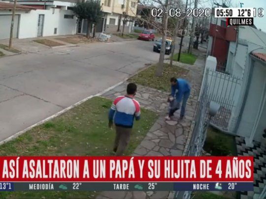 Lascámaras de seguridad lograron registrar uno de los asaltos cometidos por losdelincuentes.
