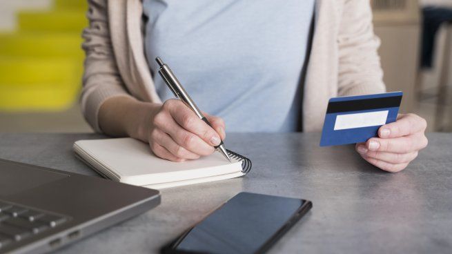 El dólar oficial estable, sostenido por las altas tasas d einterés.