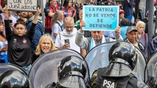 Los jubilados encabezan una nueva marcha de los miércoles. 