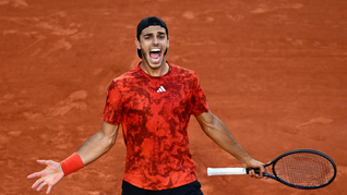 Con actuaciones sólidas y mucho carácter sobre el polvo de ladrillo parisino, cuatro tenistas argentinos avanzaron de ronda en Roland Garros. Con actuaciones sólidas y mucho carácter sobre el polvo de ladrillo parisino, cuatro tenistas argentinos avanzaron de ronda en Roland Garros.
