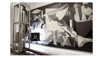 Evalúan restauración de el Guernica.