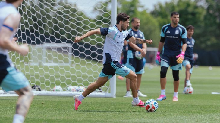 La Selección argentina se entrenó en Kansas City, los titulares descansaron y Scaloni empieza a planear el partido del sábado contra Jordania. La Selección argentina se entrenó en Kansas City, los titulares descansaron y Scaloni empieza a planear el partido del sábado contra Jordania.