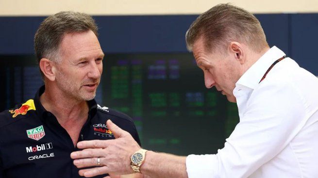 Jos Verstappen, padre de Max, junto a Cris Horner, director de Red Bull.