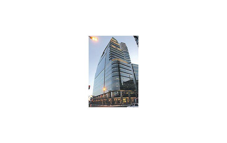 El edificiode la calleBouchard557 sevende, peroseguiráocupado porTechint y eldiario «LaNación».
