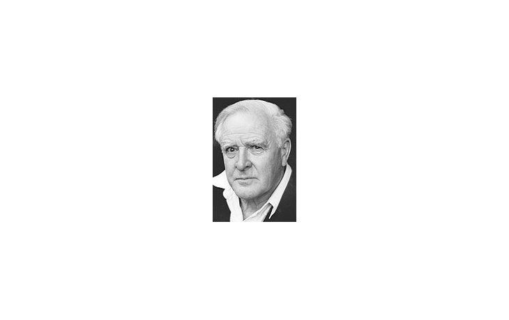 ámbito.com | John LeCarré: en suúltima novelarealiza unfuertealegatocontra losmodos enque seconducen losasuntos deEstado enInglaterra.