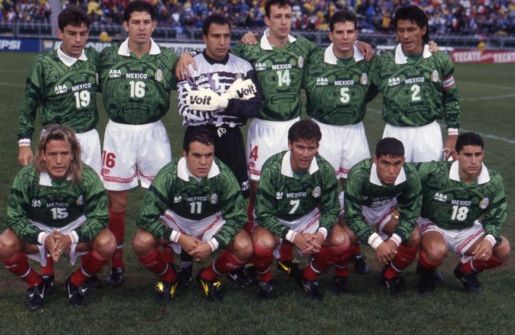 La selección mayor de futbol se adjudica por tercera ocasión la Copa de Oro en 1998. La selección mayor de futbol se adjudica por tercera ocasión la Copa de Oro en 1998.