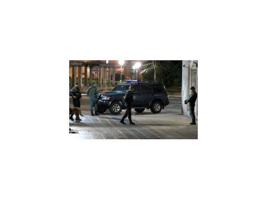 Según diversos medios, los detenidos podrían haber colaborado en el asesinato del inspector de policía Eduardo Puelles el 19 de junio del 2009 en Arrigorriaga, Vizcaya.