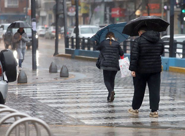 Las provincias bajo alerta amarilla deben extremar precauciones ante lluvias intensas, granizo y ráfagas de viento. Las provincias bajo alerta amarilla deben extremar precauciones ante lluvias intensas, granizo y ráfagas de viento.