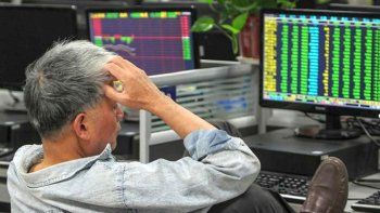 Lunes negro para las bolsas, el petróleo, los metales y los granos.