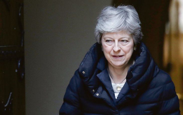 May ruega por un pacto a un Corbyn enojado