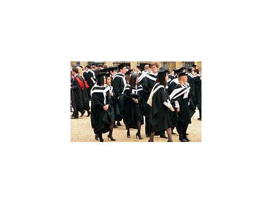 La universidad británica modificó su código de vestimenta para no discriminar a transexuales