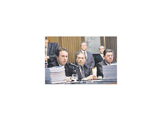 Miguel Peirano explained yesterday 2008 Budget to deputies and some senators. He talked without problems: the opposition was not allowed to make questions.