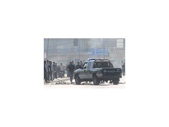 Graves incidentes frente a la municipalidad de Lanús