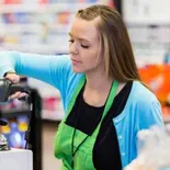 FAECyS anunció un nuevo acuerdo con las cámaras del sector que prevé una suba del 5% entre abril y junio y un bono extraordinario de $120.000 para los empleados de comercio. FAECyS anunció un nuevo acuerdo con las cámaras del sector que prevé una suba del 5% entre abril y junio y un bono extraordinario de $120.000 para los empleados de comercio.