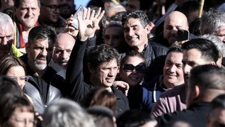 El gobernador bonaerense, Axel Kicillof, durante la manifestación de esta tarde en Plaza de Mayo. 