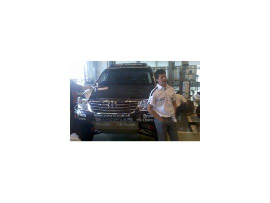 Terranova explicando la puesta a punto de su Toyota Hilux