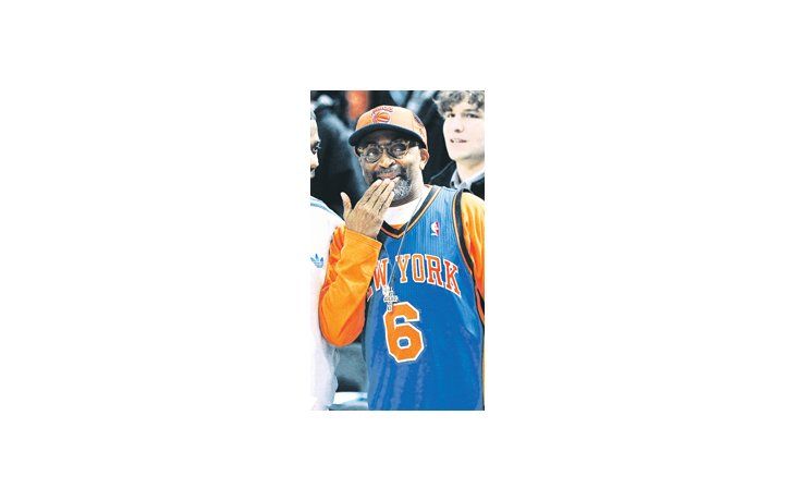 Spike Lee, fanático de los New York Knicks. Arriba,