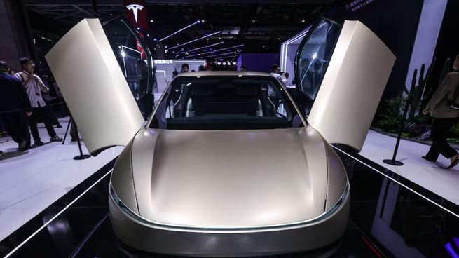 El Cybercab será el primer vehículo de Tesla diseñado exclusivamente para conducción autónoma total: no tendrá volante, pedales ni espejos, y se fabricará en 2026 en Texas.