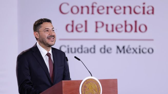 Martí Batres, titular del ISSSTE, en la Mañanera del Pueblo.