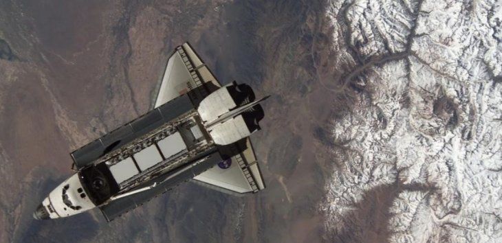 Transbordador Atlantis sobrevolando Argentina