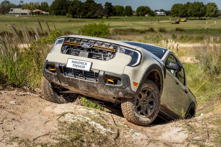 El sistema de tracción total fue desarrollado exclusivamente para esta versión (Tremor), e incluye el “One-Pedal Trail Control”: una función que permite acelerar y frenar utilizando un solo pedal, ideal para condiciones de manejo fuera del camino. El sistema de tracción total fue desarrollado exclusivamente para esta versión (Tremor), e incluye el “One-Pedal Trail Control”: una función que permite acelerar y frenar utilizando un solo pedal, ideal para condiciones de manejo fuera del camino.