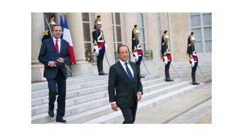 Andonis Samarás, primer ministro griego visitó a su par francés, François Hollande, aunque él también le dijo que esperará a la Troika.