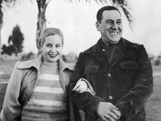 Los rostros de Juan Domingo Perón y Eva Perón se observan en la nueva campaña gráfica del Frente de Todos.