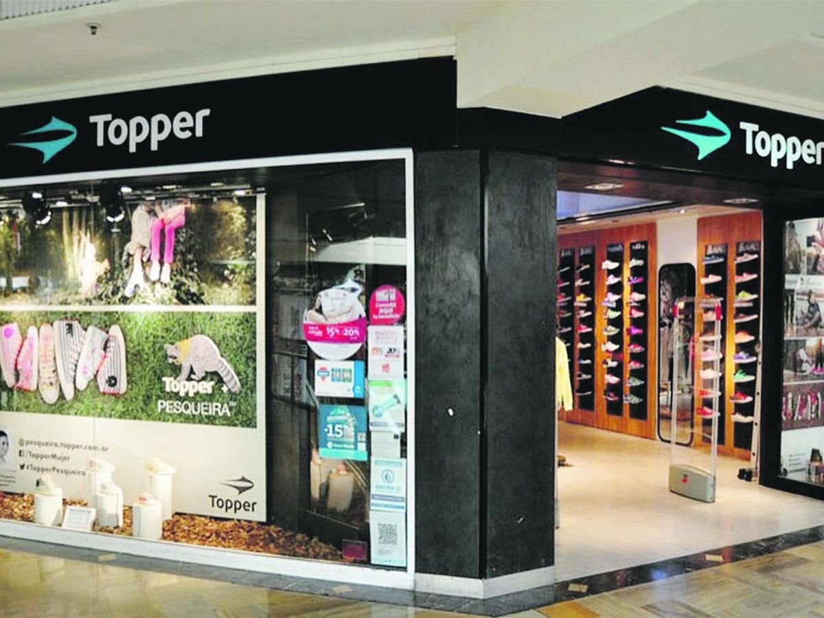 Alpargatas sigue en retirada: ahora vendió 100% de Topper