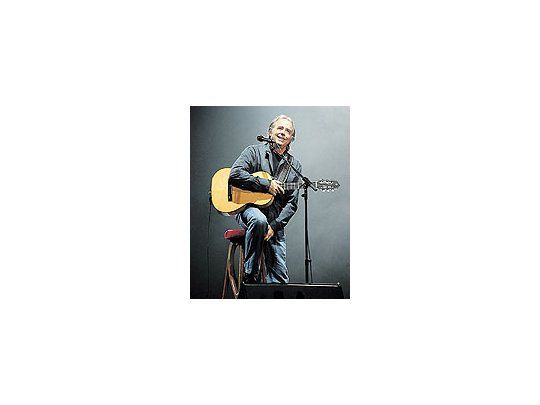 En muy buena forma, prolijo en su afinación y bien de la voz,Joan Manuel Serrat inició anteanoche en el Gran Rex sunueva gira maratónica por la Argentina y Uruguay.