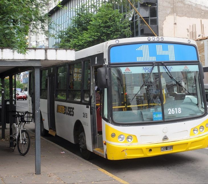 El intendente de Santa Fe, Juan Pablo Poletti, anticipó que analizan una nueva suba del boleto de colectivo. El intendente de Santa Fe, Juan Pablo Poletti, anticipó que analizan una nueva suba del boleto de colectivo.