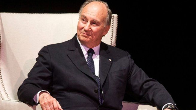 A pesar de no haber ejercido dominio sobre un territorio político, el Aga Khan IV fue tratado como un jefe de Estado en sus viajes, con una influencia comparable a la de grandes monarcas.&nbsp;