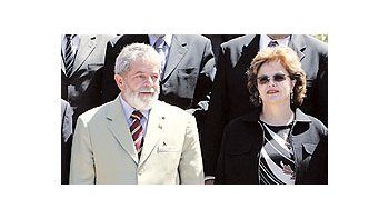 ámbito.com | Lula da Silva y Dilma Rousseff. Impedido por la Constitución brasileña de buscar un nuevomandato, el presidente dijo ayer que aspira a que lo suceda su jefa de Gabinete. Para queeso suceda, deberá transferirle parte de su popularidad récord de 80%.