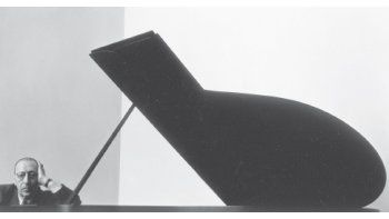 ámbito.com | STRAVINSKY. Magnífica fotografía de Arnold Newman (1946) del músico ruso, que se expone en la muestra de la Colección Thockmorton en la Fototeca Latinoamericana.