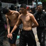 Los jefes del grupo fueron alertados y cerca de 20 hombres se enfrentó a policías militares. Los jefes del grupo fueron alertados y cerca de 20 hombres se enfrentó a policías militares.