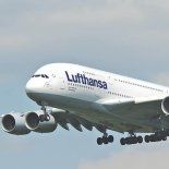 Lufthansa tomó medidas de emergencia ante la permanencia de la guerra en Medio Oriente. Lufthansa tomó medidas de emergencia ante la permanencia de la guerra en Medio Oriente.