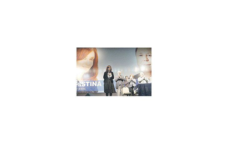 ámbito.com | Cristina Fernández de Kirchner y el gobernador de Córdoba, José Manuel de la Sota, ayeren un acto de campaña en esa provincia donde la candidata apoyó al posible titular de laCámara de Diputados en un eventual gobierno suyo, Roberto Urquía (quien está
